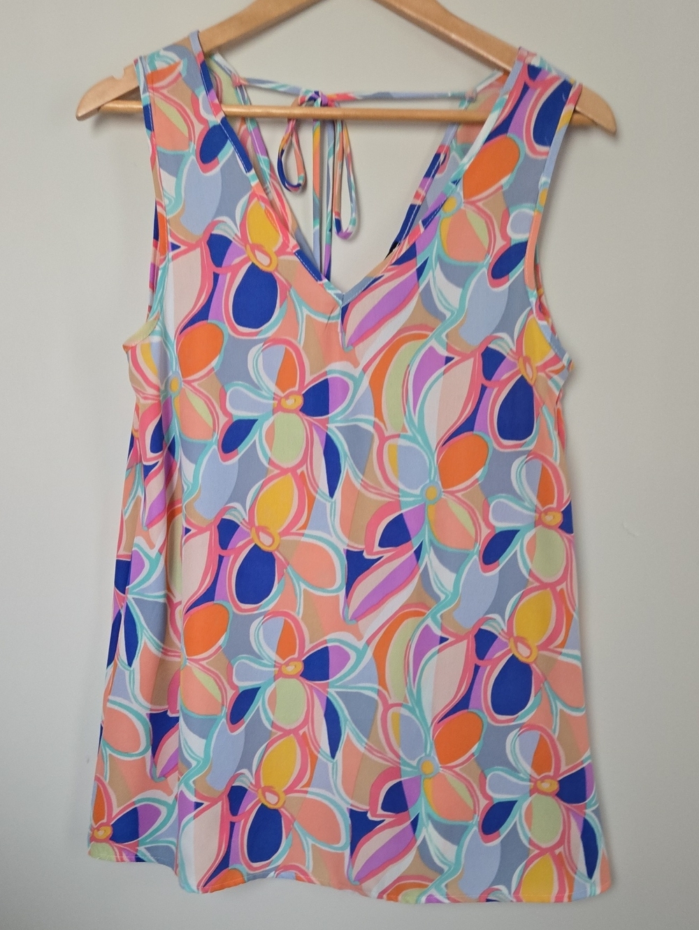 EUC Sleeveless Floral V-Neck Tank Top - Multi